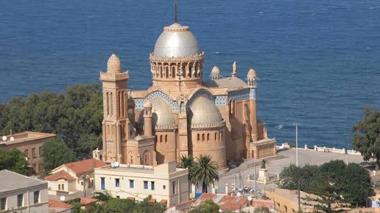 الجزائر تستمر فى غلق كنائس المسيحيين وزيادة القمع