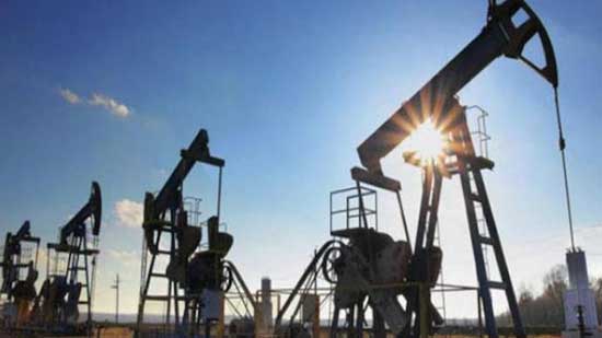 النفط يرتفع والأسواق تراقب تأثير فيروس كورونا والمخزونات الأمريكية تهبط