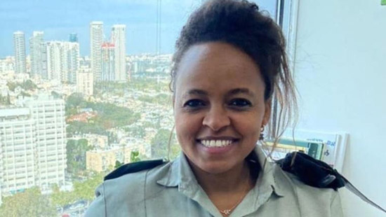 فتاة إثيوبية تنضم للجيش الإسرائيلي 

