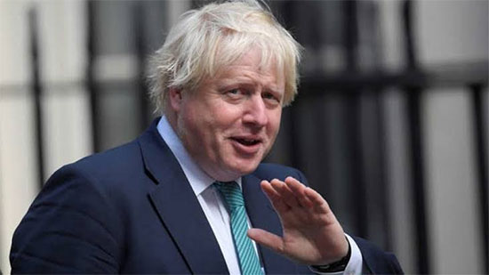 سيدة بريطانية تطالب رئيس الوزراء جونسون بمساعدتها للزواج من شاب مصري