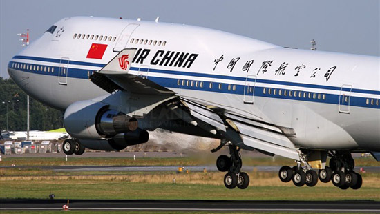 قاعدة عسكرية فرنسية تستقبل طائرة قادمة من ووهان في الصين
