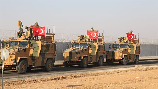 بعد تصفية الجنود الأتراك .. وزير دفاع جيش الاحتلال التركي ينفذ زيارة إلى الحدود السورية التركية 