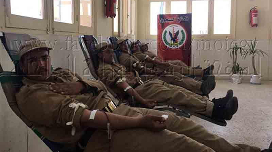 ضباط وأفراد ومجندي قطاع السجون يشاركون في حملة للتبرع بالدم 