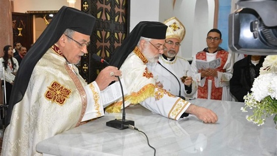 تدشين مذبح كنيسة العذراء للأقباط الكاثوليك في جرجا
