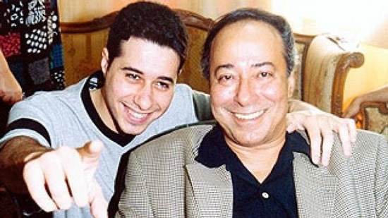 أحمد السعدنى يعتذر عن وصوله متأخرا فى تكريم والده بأيام القاهرة للمونودراما
