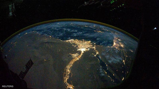 صورة فضائية ليلية لمصر تظهر توزيع السكان فيها