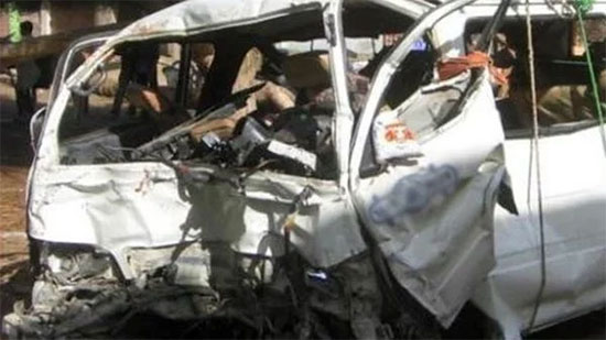 
إصابة 12 شخصا فى حادث تصادم ميكروباص بطريق أسيوط - الفرافرة
