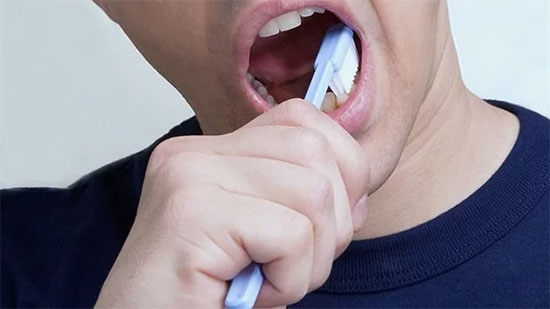 
احذر.. إهمال تنظيف الأسنان يسبب جلطة دماغية
