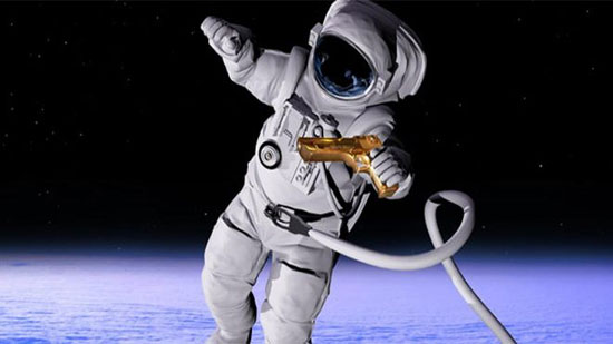 هل ستكون رائد الفضاء ناسا كريستينا كوتش أول امرأة تصل لسطح القمر؟
