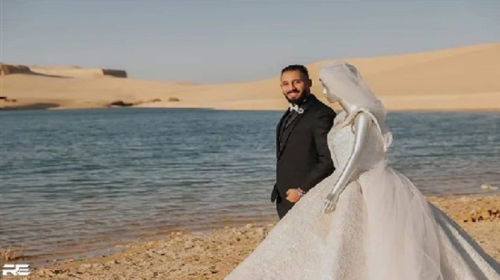 عريس مصري يستبدل زوجته المنتقبة بمانيكان في جلسة تصوير فرحه