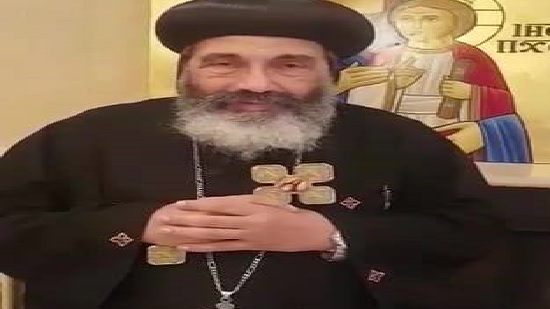 مطران بورسعيد يزور كنيسة الأنبا بيشوى ويتبارك من زيت العذراء
