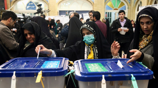 الجارديان : المتشددين يقتربون من حسم الانتخابات البرلمانية الإيرانية

