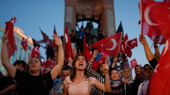 صحيفة روسية : هناك احتمالية لحدوث انقلاب عسكري في تركيا 
