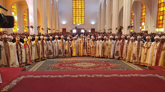  بالصور .... البابا تواضروس يسيم  23 كاهن لكنائس الإسكندرية 