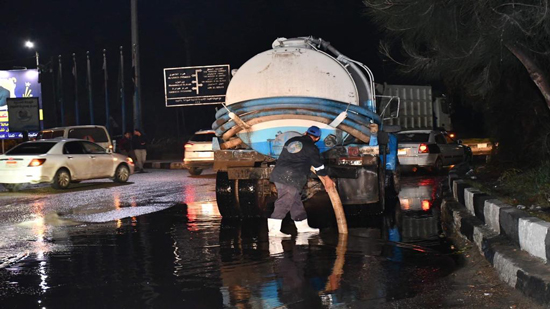  بالصور: محافظ الفيوم يتابع حركة المرور وإجراءات التعامل مع سقوط الأمطار