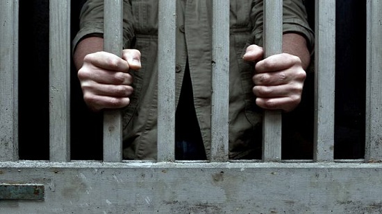 السجن المشدد ١٥ عاما لأب وابنه لاتجارهما في المخدرات بالجيزة
