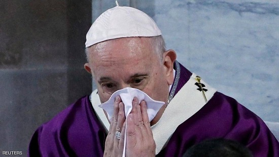 البابا فرنسيس ظهرت عليه علامات الزكام 