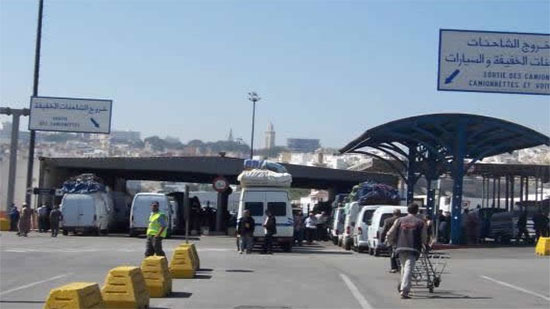 أثينا تغلق الممرات الحدودية مع تركيا والشرطة تستخدم قنابل الغاز