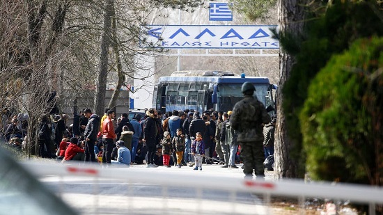 اليونان تعلن منع عبور 4 آلاف مهاجر غير شرعى قادمين من تركيا

