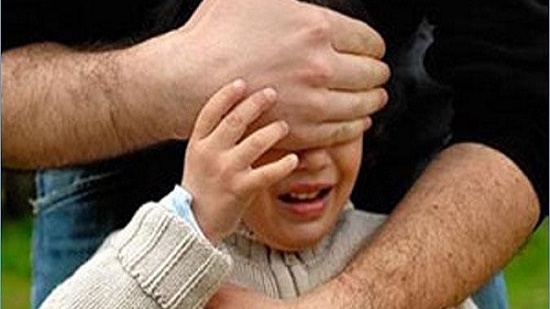 شاب يغتصب طفلا ويهشم رأسه بـ«طوبة» في الفيوم
