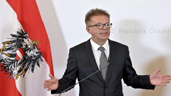  وزير الصحة النمساوي ينفي اصابتهم بكورونا ويقول انها نزلة برد بسبب الاجهاد 