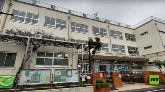 فيديو .. فيروس كورونا يغلق جميع المدارس الابتدائية والإعدادية في اليابان 
