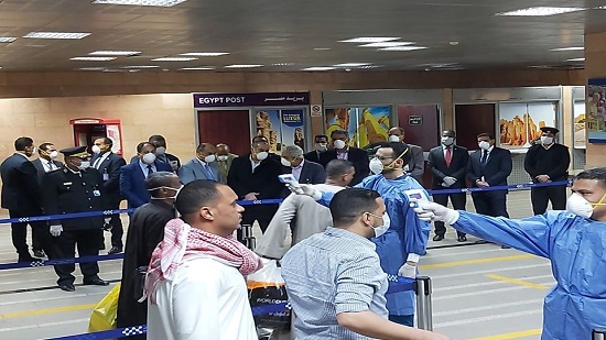 وزير الطيران يتفقد مطار الأقصر