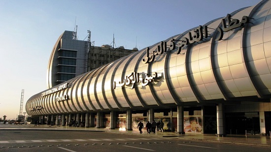 على عكس الدول : مصر تستقبل 165 سائح صيني بمطار القاهرة
