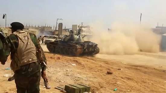الجيش الليبي يقصف مخازن أسلحة داخل مطار معيتيقة في طرابلس
