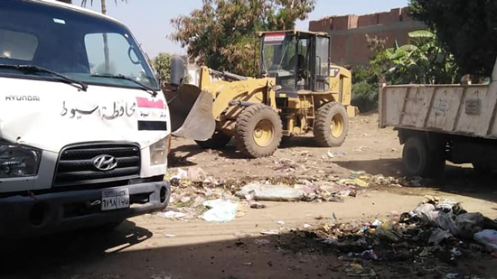  رفع 100 طن مخلفات خلال حملة نظافة بمركز أسيوط