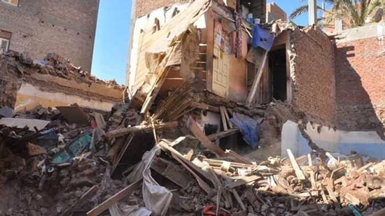 مصرع طفلين صعقا بالكهرباء إثر انهيار منزلين في بنى سويف