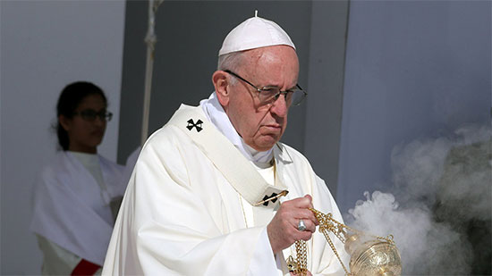 بابا الفاتيكان يترأس صلاة القداس الإلهي لمرضى 