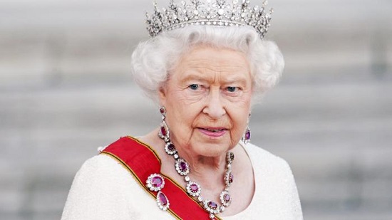 الملكة إليزابيث تنتقل إلي قلعة 