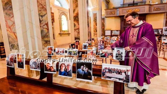 مشهد مؤلم :كاهن يصلى بمفرده بالكنيسة دون شعب فيضع صورهم بمقاعدهم
