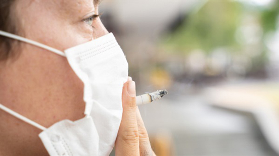 حان وقت الإقلاع.. لماذا المدخنون أكثر عرضة للإصابة بفيروس كورونا؟