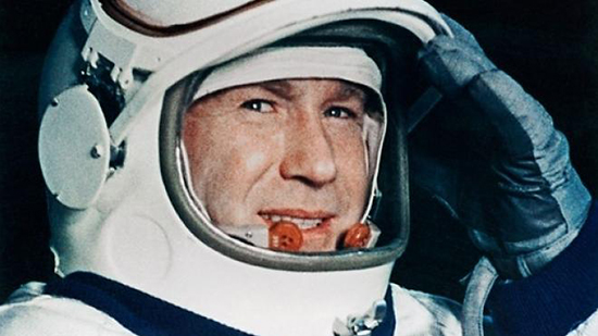 فى مثل هذا اليوم.. رائد الفضاء السوفيتي أليكسي ليونوف يقوم بأول خروج في الفضاء