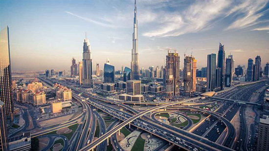 الإمارات تعلق مؤقتا منح تأشيرات الدخول عند الوصول ضمن إجراءات مكافحة فيروس كورونا