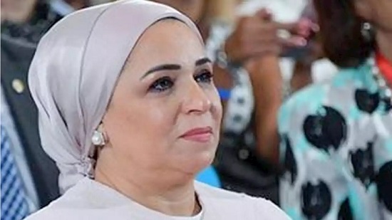  السيدة انتصار السيسى : المرأة المصرية قادرة علي حماية أسرتها خلال هذه المحنة 
