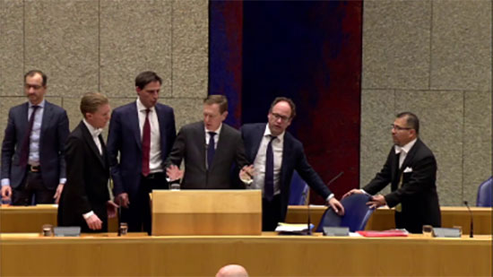 استقالة وزير الصحة الهولندي بعد سقوطه فى البرلمان