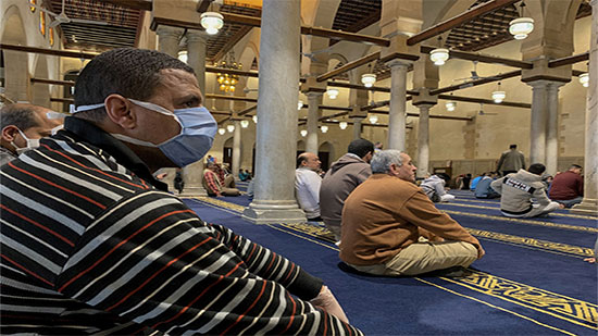 دار الإفتاء : الإصرار علي إقامة الصلوات في المساجد حرام 