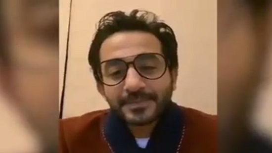  أحمد حلمي : خليك في البيت .. أنا بقيت اعمل كيك و ألف محشي و أشوح كبدة 
