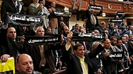 نواب المعارضة يحتجون على التعديلات الدستورية داخل البرلمان 