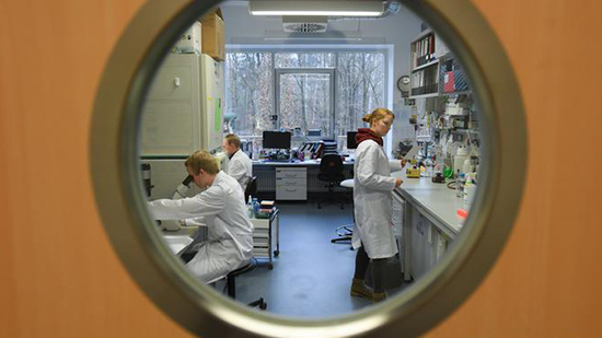 علماء يواصلون العمل لإيجاد مصل لفيروس كورونا