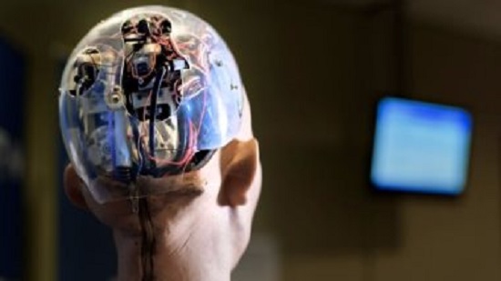 علماء يبتكرون جهازا لقراءة العقل يحول الأفكار إلى جمل فى دقائق معدودة
