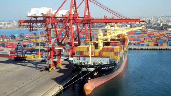 وزير النقل يتابع انتظام أعمال الشحن والتفريغ وحركة السفن بالموانئ البحرية
