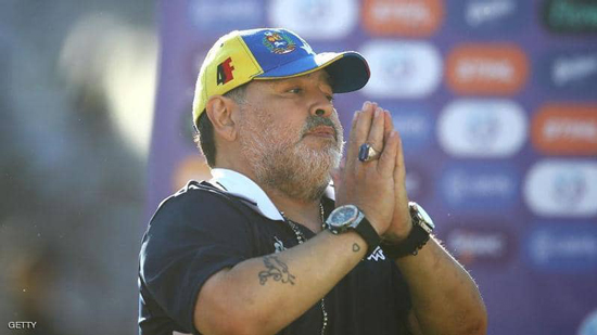 مارادونا يعرض تخفيض راتبه لتجاوز أزمة 