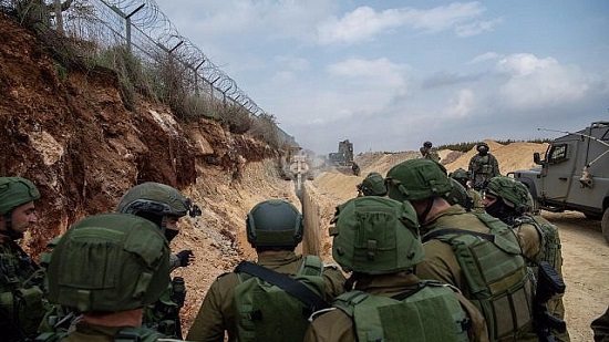 معاريف : نقل قائد الجيش الإسرائيلي بالضفة الغربية إلي الحجر الصحي
