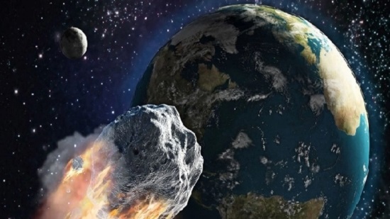 هل يضرب كويكب غريب الأرض يوم 29 أبريل؟.. عالم فلك مصري يجيب