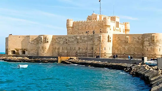  قلعة قايتباي.. حامية الإسكندرية التي حلّت محل إحدى عجائب الدنيا السبع