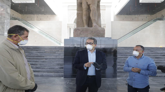 وزير الآثار يتفقد متحف العاصمة الإدارية